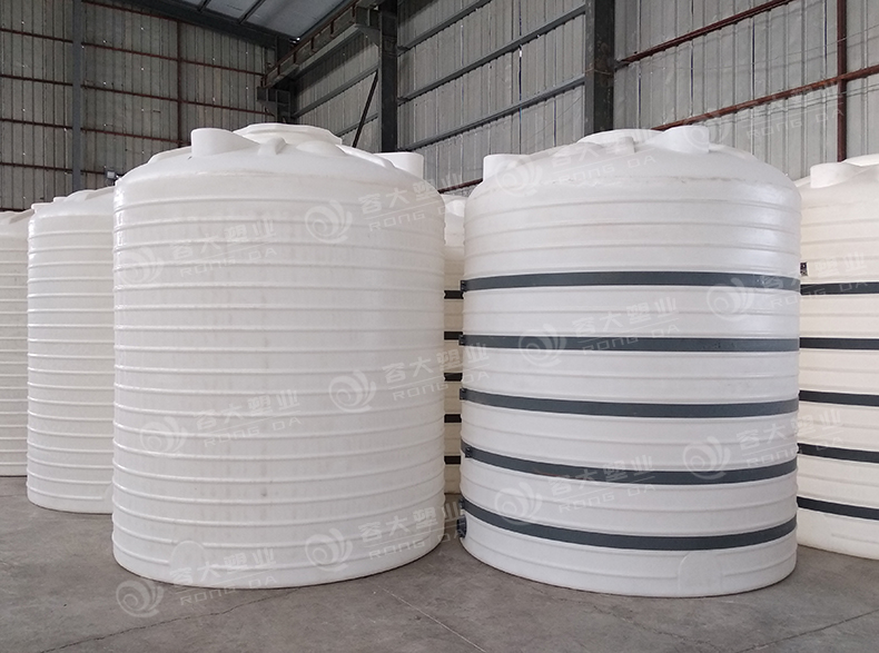 10噸塑料儲(chǔ)罐配抱箍